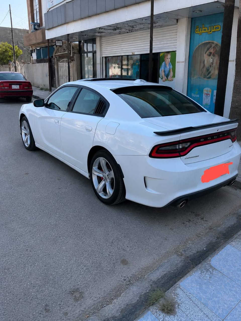 السلام عليكم
جارجر 2018 sxt plus
فول السياره فتحه كشن تدفة تبريد جلد ابيض
ماشيه 80 مايل 
سنويه 2027
داخله كلين هنا صاير بيه
تبديل جامرلغ سكن بلاد مع صبغ قاعدة الدبل
جامرلغ السكن بي شبر صبغ
باب سايق باب سكن معيرات فقط
منظومة جكات عليه
دبات ع ريمونت
سقف روزرايز
دركة رياضي،*********** كركوك, العراق
