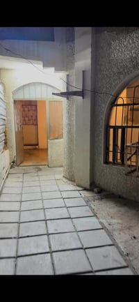 🏠مشتمل طابق ارضي للايجار المساحة ١٠٠م    📍الموقع - الكريعات - شارع الك...