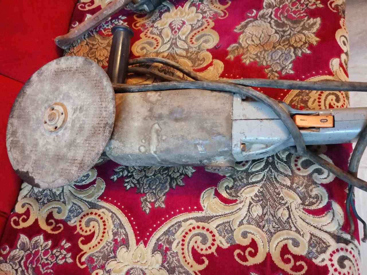 سلام عليكم للبيع دريل همر وكوسرة صناعة اصلية مال اول ياباني على الفحص ب75 الف وبيهن مجال عنوان بغداد ***********
