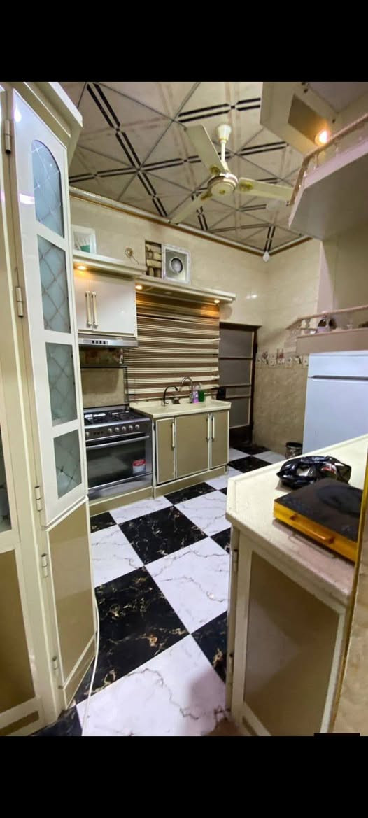 🛑لبيت صيده لحك قبل لا ينباع 🛑
🏠بيت للبيع في الجزيرة قرب 🔸شارع زين العابدين🔸 قريب على مدرسة المنهاج الاهلية 
طابو صرف زراعي بأسم عراقي اصولي مية بالمية 🔹بناء شخصي طابوق🔹 مساحتة 167متر 
البيت بيه غرفتين منام وصالة وديوانية ومطبخ كامل ويه البيت وصحيات داخليه وخارجيه وحديقة صغيرة البيت بناء كلش قوي 
سعره لبيت 75وبي مجال 
الرقم للاستفسار ***********
