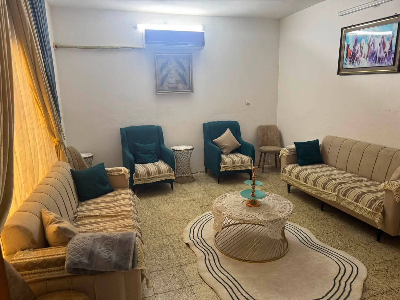 دار للبيع مقابيل اكرم ابو الفلافل المساحه 225 ثلاث غرف نوم وستقبال ومطبخ البيت طابقين التواصل *********** بي وتساب عنوان ابو غريب الشهداء مدخل العويسات قريب على القديم قرب جامع خلفاء الراشدين
