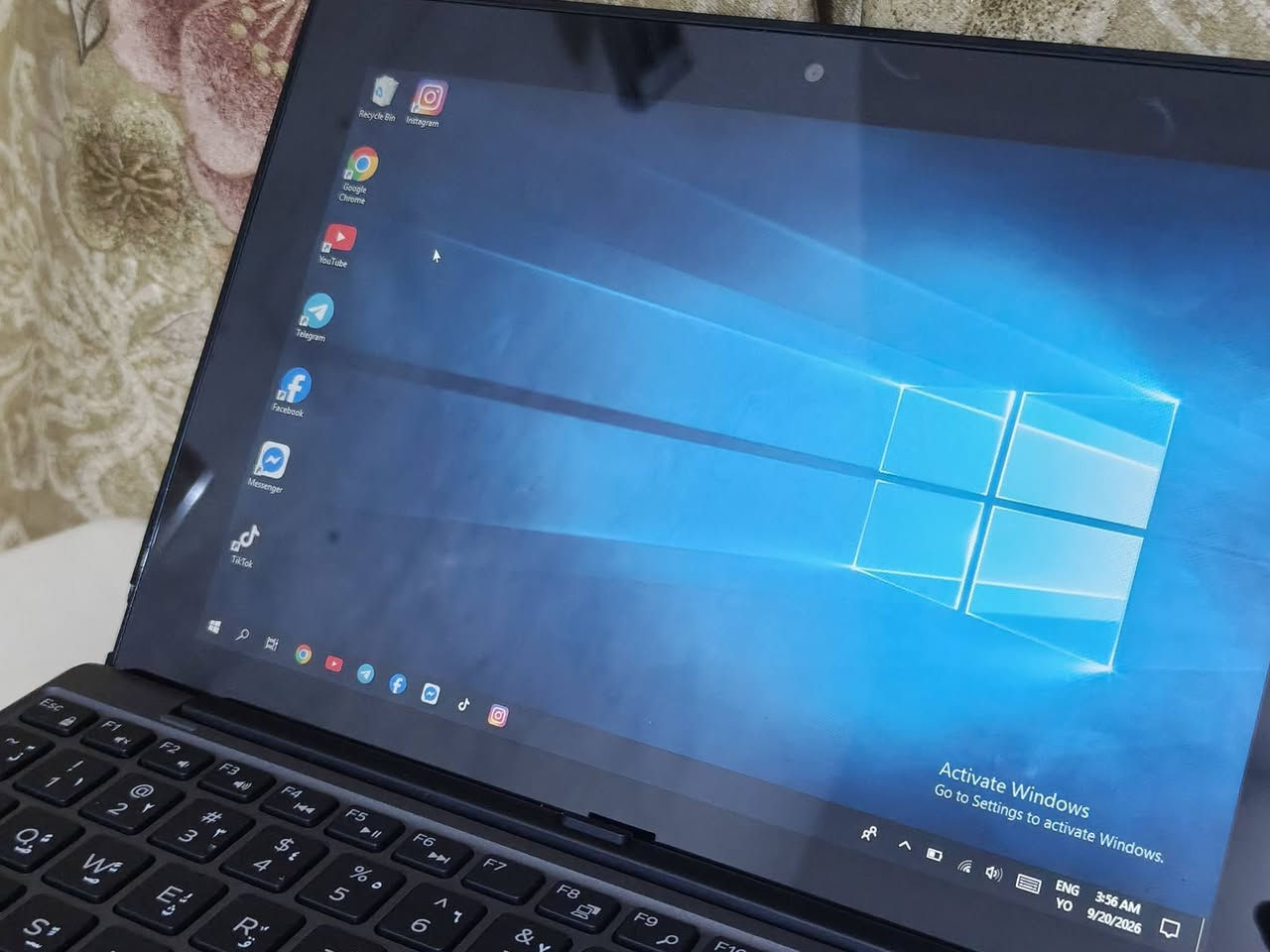 للبيع لابتوب دل 5050 برو 
جهاز مخصص للدراسة والتصفح وتثبيت البرامج التواصل الاجتماعي هوة لابتوب وهوة ايباد لمس ينفصل يصير ايباد 
سلاسة تخبل كيبورد عربي إنكليزي الشاشة شخط مابيها والكيبورد نضيف حيل. تجي ويا شاحنته بطاريته 83 تضل ساعات مشتغله يعني مفولة للدراسة ومشاهدة الأفلام والمسلسلات صوته عالي حيل واضح . تجي مثبته بيه هذا البرامج  مثل ما تشوفون بل صورة. ( فيس تلكرام انستا يوتيوب تيك توك ماسنجر) . لابتوب نضيف حيل مثل ما تشوفون بل صور. السعر بسيط ومانسب المكان المسيب 
مراسلة واتساب فقط أو خاص ***********.
