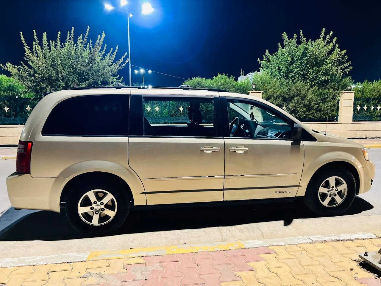 دوج كرفان فول ¹ موديل 2010 محرك 3800 شرط گير شرط تبريد شغال منضومة غاز جاهزه  6 جام كهرب  ضرر 5 قطع جماليه بدون دواخل شرط ابيعك حزام بدون دواخل بدون ضربة شرط السعر 100  وبيها مجال للطيبين  للاستفسار ‏‪***********‬‏
