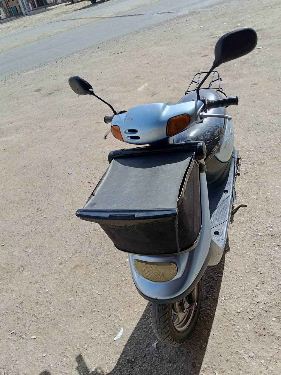 مطور للبيع نظيف فول كدام العين  سلف كهربائيات شغال  السعر 350
***********

