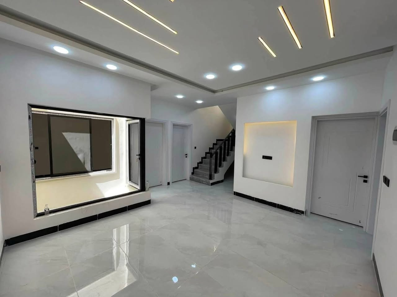 حصرياً لدى مكتب النعيمي للعقارات   

🏡 دارين للبيع في موصل – حي السكر

فرصة مميزة للسكن والاستثمار ✨

📍الموقع: حي السكر – شارع 20، قرب الأوربي ماركت
📐 مساحة كل دار: 157 متر
📏 الواجهة: 7.5 متر
🏠 عدد الطوابق: طابقين

يتكون كل دار من:
• 5 غرف نوم
• مطبخ
• استقبال
• هول داخلي
• صحيات
• طابقين بتوزيع مناسب للعائلة

📞 للاستفسار ومعرفة السعر والتفاصيل:
مكتب النعيمي للعقارات
           ***********
           ***********

📍عنوان المكتب: موصل – حي الكندي – شارع الحولي قرب مصنع الكندي

🔥 فرصة لا تعوض، موقع مميز ودارين جاهزين للبيع
