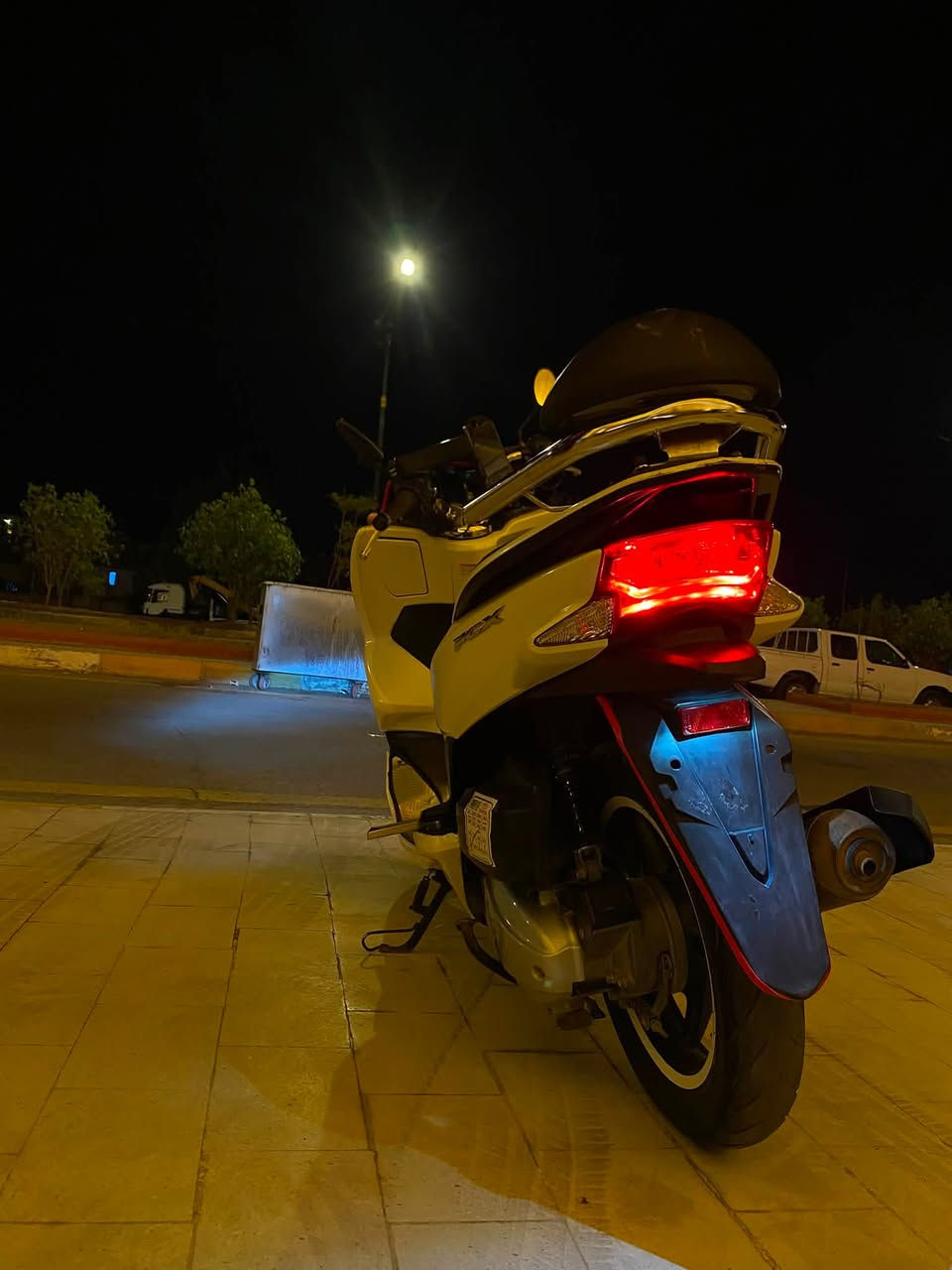 سلام عليكم pcx للبيع ياباني كفاله عامه محرك بلادي مكان بعقوبه سعر 13$وبيه مجال تدفئه يدات حساس كله شغال تصل وتدلل ***********
