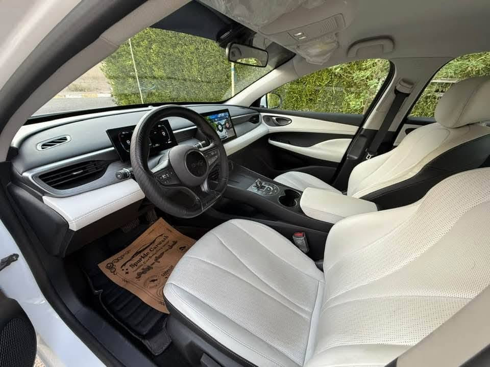 Byd seal 05 2025  مرقم اربيل
تمشي بالتفويلة 2100k
السيارة زيروو كلين تايتل مكفولة من الشخط ومن الضربة

ماشية (21000)كيلو  متر 
•(شحن_هايبرد بانزين) 
سعرها (142$) ورقة وبيها مجال بسيط
•كاعيات  وياها
كماليات للسيارة( كفر مرايات _ كفر يدات _ لحية امامية _ واقيات مطر _ جنااح خلفي _ غلاف ستيرن خياطة _ لزكات للشاشة_سكوب جامات خلفية )  برنامج دودو لانشر  مع ستلايت مع ويز وكافة البرامج . 
•داش كام مشدود امامي خلفي

جميع ملحقاتها موجودة
• شاشة وسطية كبيرة
•شاشة كيج الكتروني
•تشغيل بصمة
•تشغيل عن بعد
• كارت تشغيل nfc
•ابواب بصمة
• سويج بصمة
•حساسات خلفية
•كامرة خلفية
•قطعتين تبريد
•لايتات زينون 
•كشنات جلد بيجي
•اوتو هولد
•تحكمات ستيرن
•حساسات اطارات
*لون ابيض داخل اسود
•منافذ شحن
•تحكم مري كهربائي
•اشاير بالمري
•شاحنة بلادي  كاملة الاصلية من شركة byd  16 امبير وتصير 32 امبير مع كارتين لتشغيل الشاحنة . 
•وضعيات ايكو_ سبورت _ نورمل
•بعدها بنايلون مال شركة
وبعد بيها هواي مواصفات 
مكانها كركوك
السنوية باسمي شرط التحويل
للتواصل *********** كركوك, العراق
