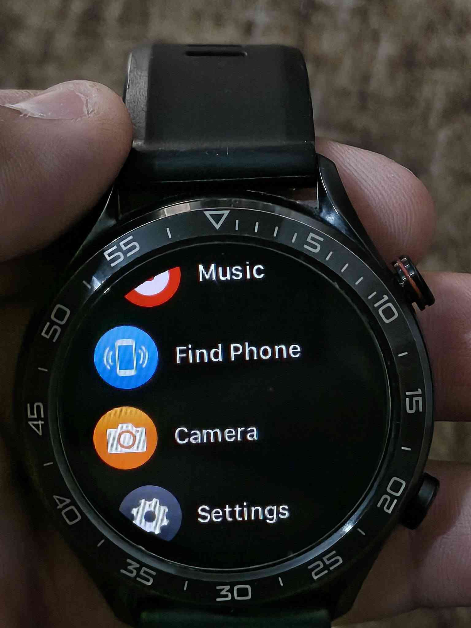 السلام عليكم ساعه ذكيه  Huawei Watch GT بيها مميزات هواي تربط على الجهاز اتصال وغيرها من الميزات بسعر ٧٥ مكاني بغداد كاظميه للتواصل ***********
