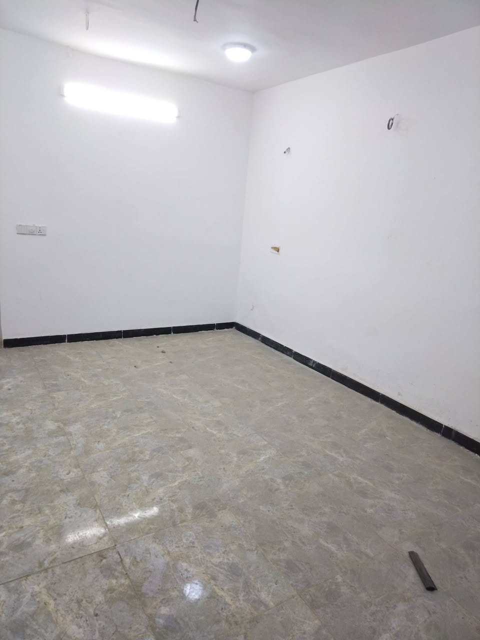 السلام عليكم مشتمل للبيع المساحة ٨٠ متر الوجه ٤ نزال ٢٠ طابو ملك صرف يحتوي الطابق الأول استقبال مطبخ خدمات منور الطابق الثاني ٢نوم خدمات الموقع مميز البياع الشهداء خلف مطعم البديري اللاستفسار اتصل ***********
