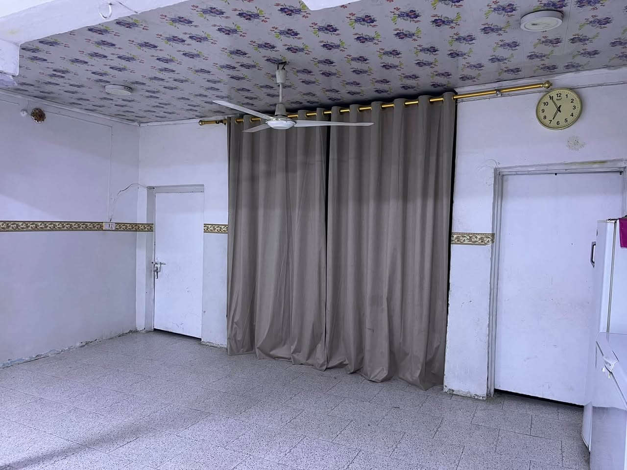 بيت للبيع المساحة٢٨٧ متر  في السند واقع حال اكثر من ٣٠٠ متر
الموقع حي كامل
شارع البريد / الشارع المقابل مدرسة تدمر   

متكون من  ٤ غرف /
٣ غرف طابق ارضي
 +استقبال -مطبخ -صاله -مجع صحيات عدد ٢

وغرفه في الطابق الثاني مع مجمع صحيات كامل 

للاستفسار الاتصال على الارقام التالية

***********

‭***********‬
