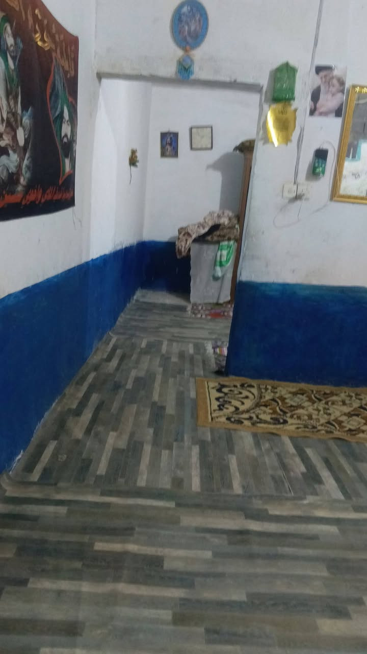 يا الله بيت للبيع 100م
سعر 16معه مجال 

 بناء بلوك اساس صب مسلح سقف عكاده
خريطه كامله غرفه نوم صاله مطبخ ستقبال صحيات 

 خدمات كامله مدرسه اهليه او حكوميه

 العنوان نجف الاشرف مقابل قرية الغدير الاولى شارع الصب عمود 270شارع الموسسه 

للستفسار اكثر ***********

