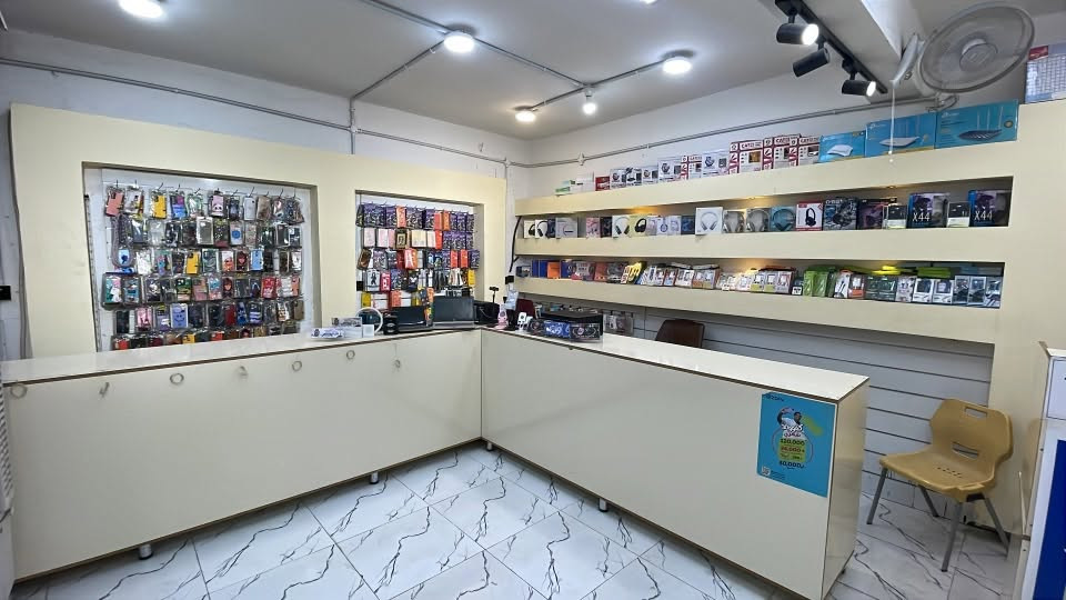 للبيع محل موبايلات في النجف شارع نصر مهندسين 
للاستفسار 
واتساب 
***********
