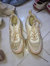 سعر الحذاء على 5 الاف ماركه  رقم 07762297268