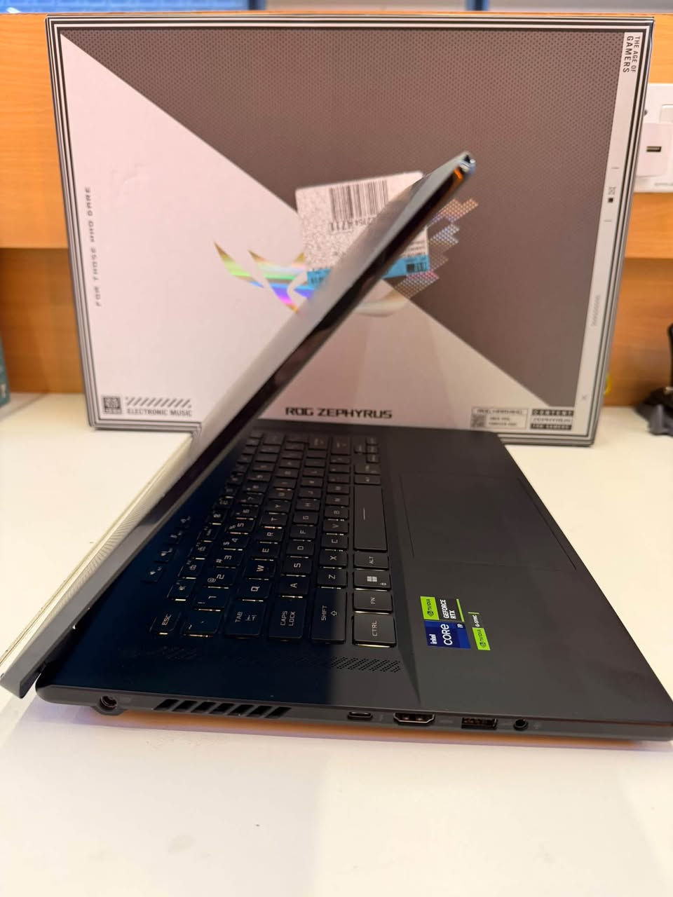 اسوس ROG Zephyrus G16 • RTX 4070 • نظيف ٩٥٪