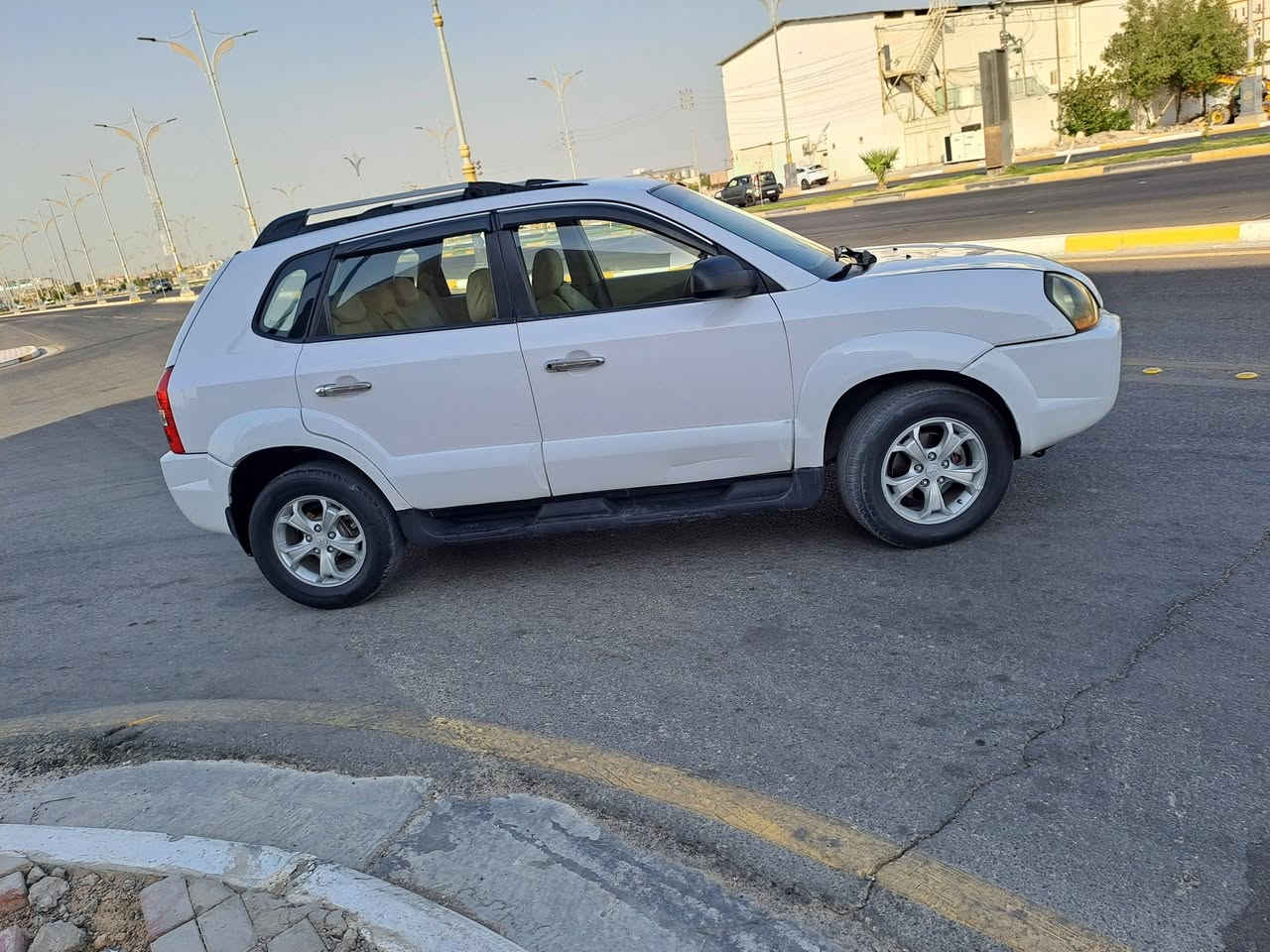 سلام عليكم  توسان مديل 2009 خليجي  سياره مكفوله من ضربه وتبديل مكينه 2000 دوش مرقوب  سيارة جديده وجاهزه تبريد حداديه تخم تارير  بيها مكانات صبق سعر 88وبيها مجال الاستفسار تصال ع رقم***********
