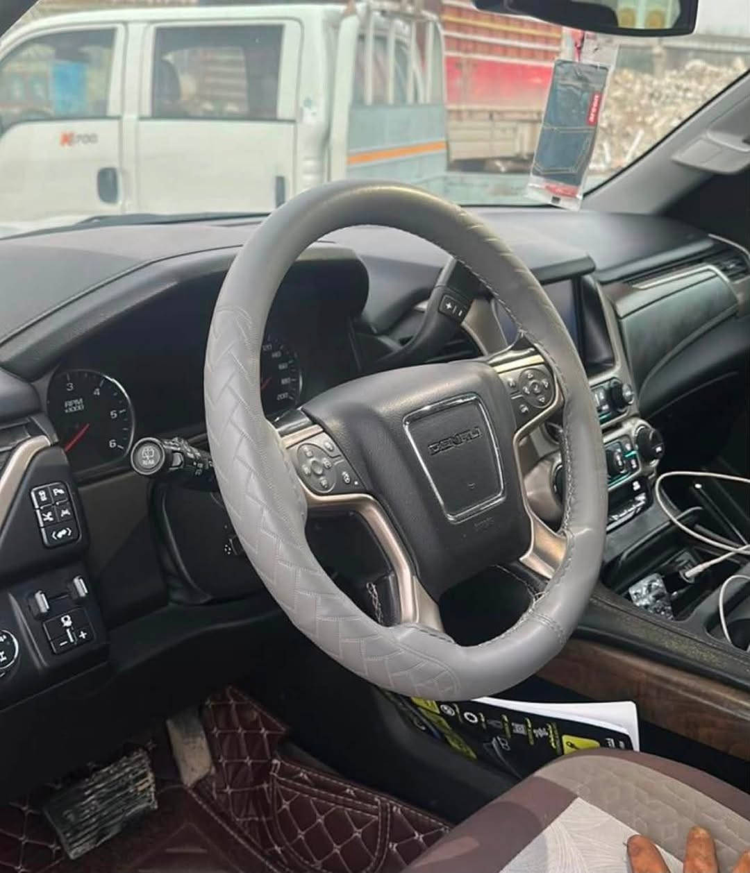 جمسي دنلي
موديل 2018 
خليجي
كفاله عامه 
فول مواصفات 
السعر 380 وبيه مجال
***********
