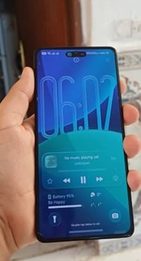 للبيع او مراوس بوكو F5 5G لون اسود  •• ذاكرة 256 بطارية 5 آلاف شحن سري...