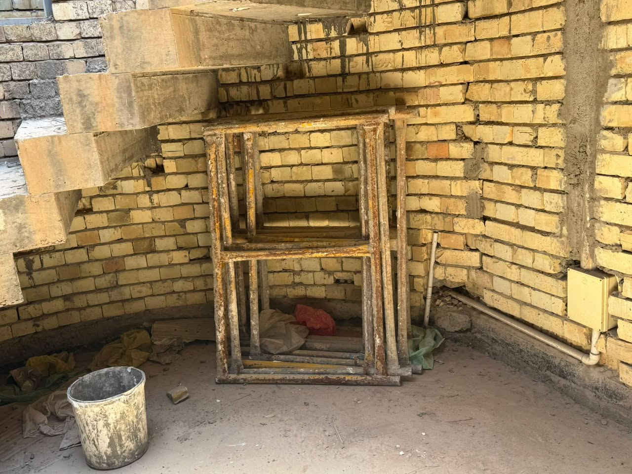 السلام عليكم سكله لبيع عشرين طبق كامله سعر الطبق كامل مع الباب 55وبي مجال مكانه الفلوجه رقم ***********/***********

