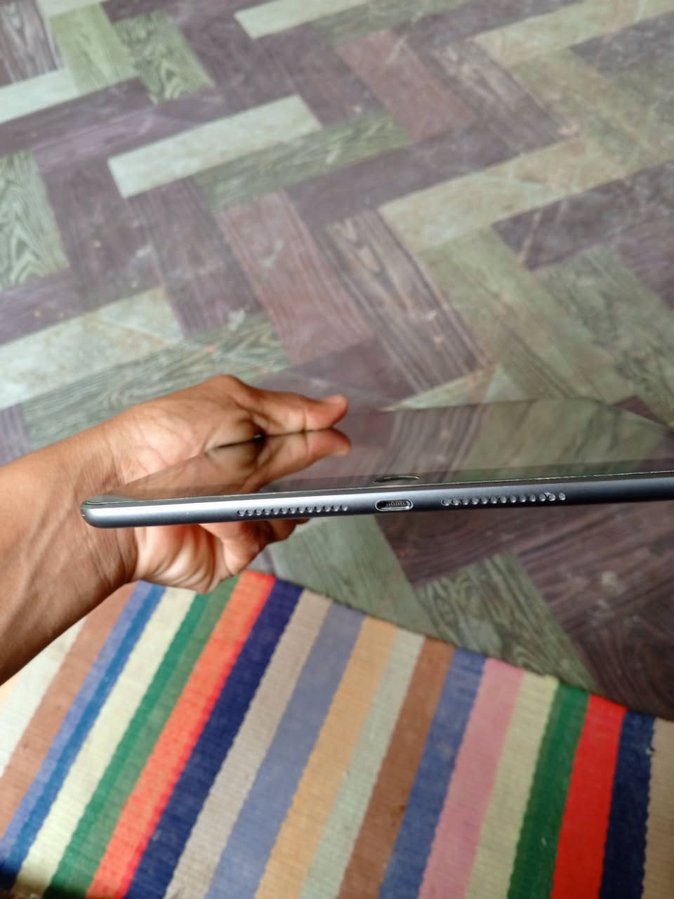 ايباد 9للبيع مامفتوح ايباد نضيف ومستخدم استخدام بسيط باقي تفاصيل خاص***********
