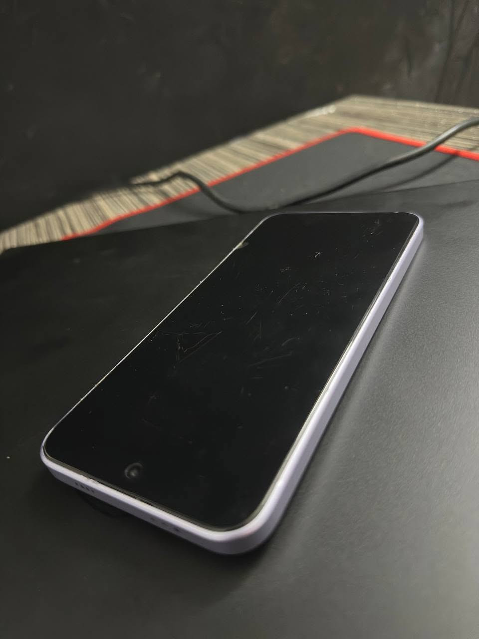ريدمي نوت 15 برو 5G
المواصفات الأساسية

الشاشة: 6.83 إنج AMOLED 1.5K - 120Hz - سطوع 3200 nits
المعالج: Dimensity 7400-Ultra 4nm
الرام / الذاكرة: 8GB + 256GB / 12GB + 512GB
الكاميرا الخلفية: 200MP أساسية OIS + 8MP واسعة
الكاميرا الأمامية: 20MP
البطارية: 6580mAh - شحن 45W - شحن عكسي 22.5W
النظام: Android 15 - HyperOS 2
الحماية: Gorilla Glass Victus 2 - ضد الماء IP68/IP69K - يتحمل غمر 2 متر 24 ساعة
الاتصال: 5G + eSIM + NFC + IR + بصمة بالشاشة
جهاز جديد دورات الشحن 90 نضيف 100% الخلل الوحيد البي كامرته الاساسيه الداخليه مكسورة فقط سعر تبديلها 35 بسس الجهاز داخل الضمان يجي وياه كارتونه + سماعات ضمان سنه + كيبل 
سعره 350 الف علما انو سعر الجديد الان 460 الف 
مكاني الكاظمية شارع النواب رقمي 
***********  اتصال + واتساب
