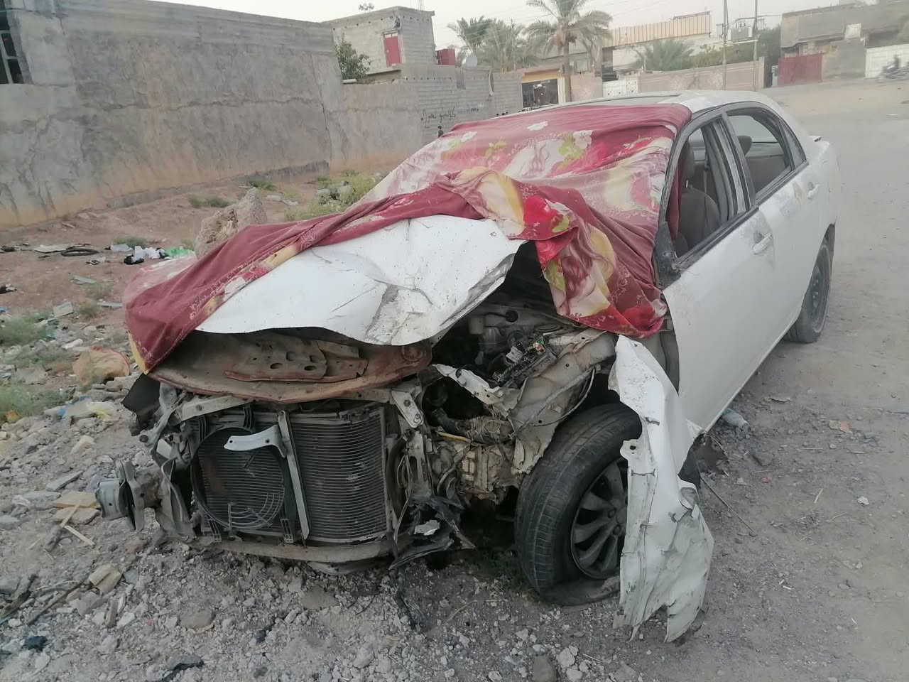 سلام عليكم للبيع بيوايدي موديل 2013رقم ديالى  تحويل مباشر اخوان سياره تعرضت لحادث جفيه ع صفحه السايق كما موضحه بلصوره ابيع ع وضعهه سياره  مكان السياره ديالى السعر 15$الاستفسار ***********-- ملاحظه الضربه مواصله للمحرك فقط النواعم لاماميه فقط
