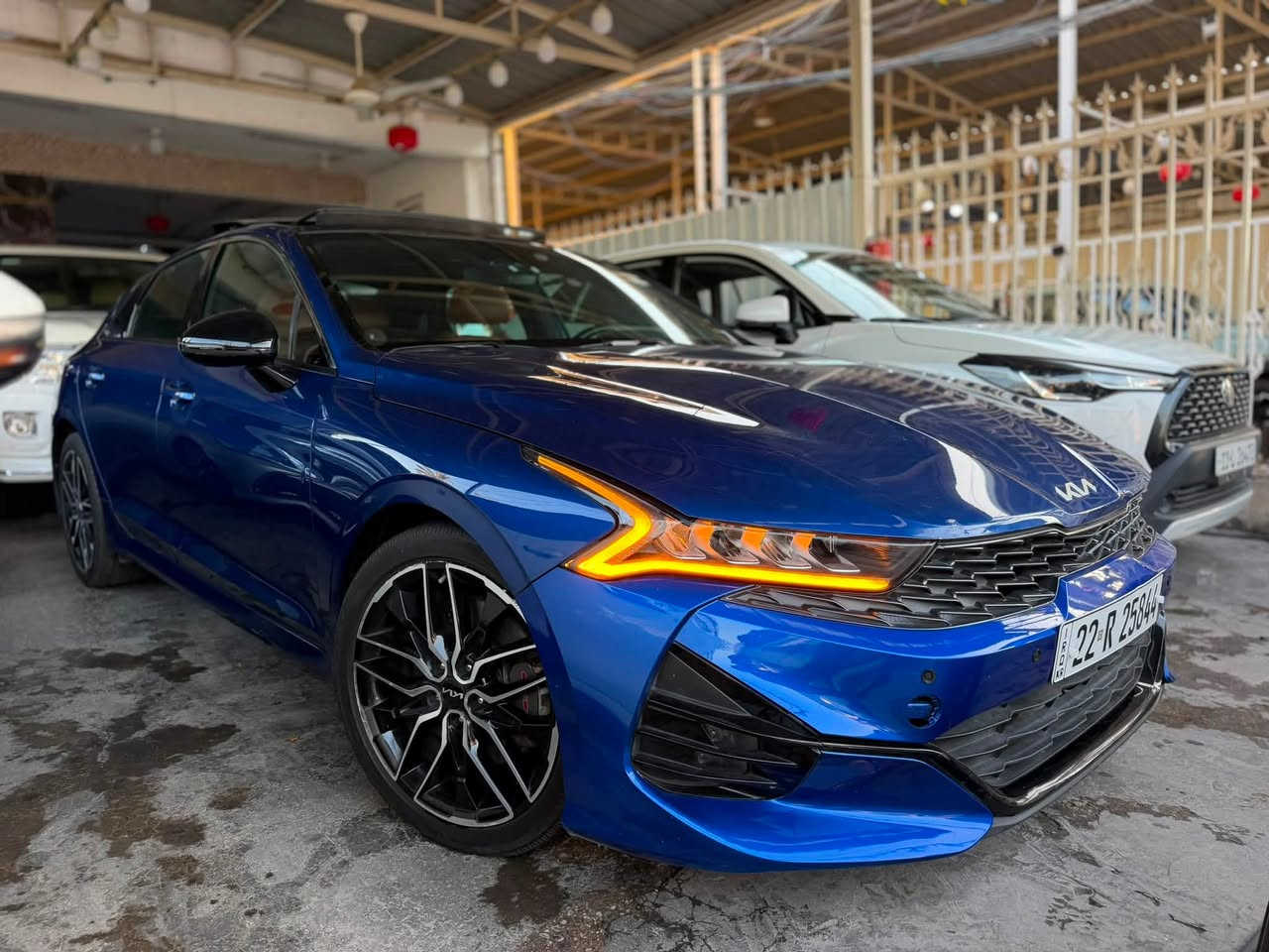 السلام عليكم
كلين بدون صبغ بدون ايرباك فقط بارد 
K5 موديل2024  GT 
محرك 2500 
فول مواصفات للاخير
كشنات مختمه جيتي 
داخل لون جوزي 
كشن تدفئه 
بانوراما 
بصمه تشغيل عن بعد 
فول لدات منضومه زنون 
تحكم ستيرن جهتين شفتات جهتين 
رادرات امامي وجانبيات 
حساسات كامره شاشه متصله 
وبعد هوايه بيها مواصفات 
السياره مكينه كير تبريد صدر كهربائيات كفاله 
السعر 180$ 
مكان السياره بغداد معارض الكريعات 
رقم الهاتف ***********
***********
