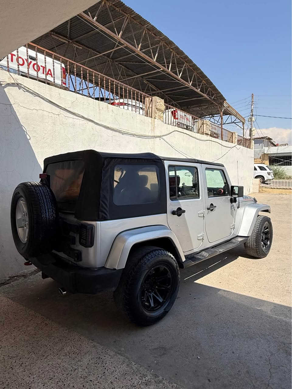 جيب رنگلر ٢٠١٢ گير عادي 4x4 v6  سياره گير محرك دبل اكسل بشرط سنوي جديد رقم دهوك سعر ١٢٨ ورقه عنوان زاخو رقم هاتف *********** زاخو, دهوك
