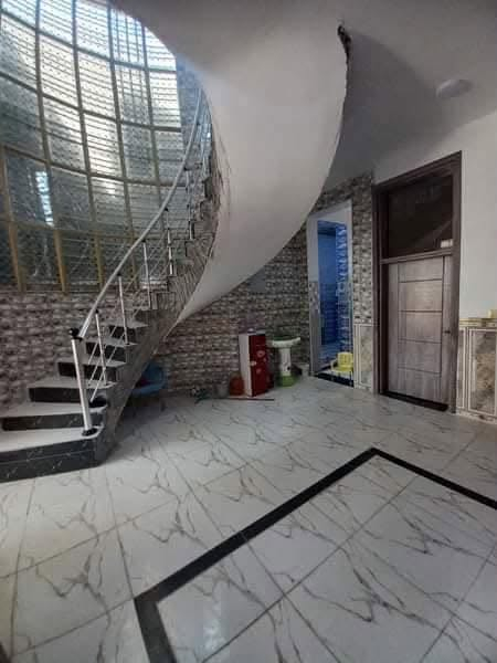 بيت 🏠 للبيع المساحه ١٧٠ م الموقع كربلاء طويريج حي المستقبل طابقين يحتوي على ثلاثة أغرف نوم وصالتين ومطبخ واستقبال ومجمع صحيات داخليه وخارجيه بناء حديث البيت 🏠 ينباع مع الأثاث وسعره جدآ مناسب ثاني بيت 🏠 ع الشارع العام للاتصال ***********
