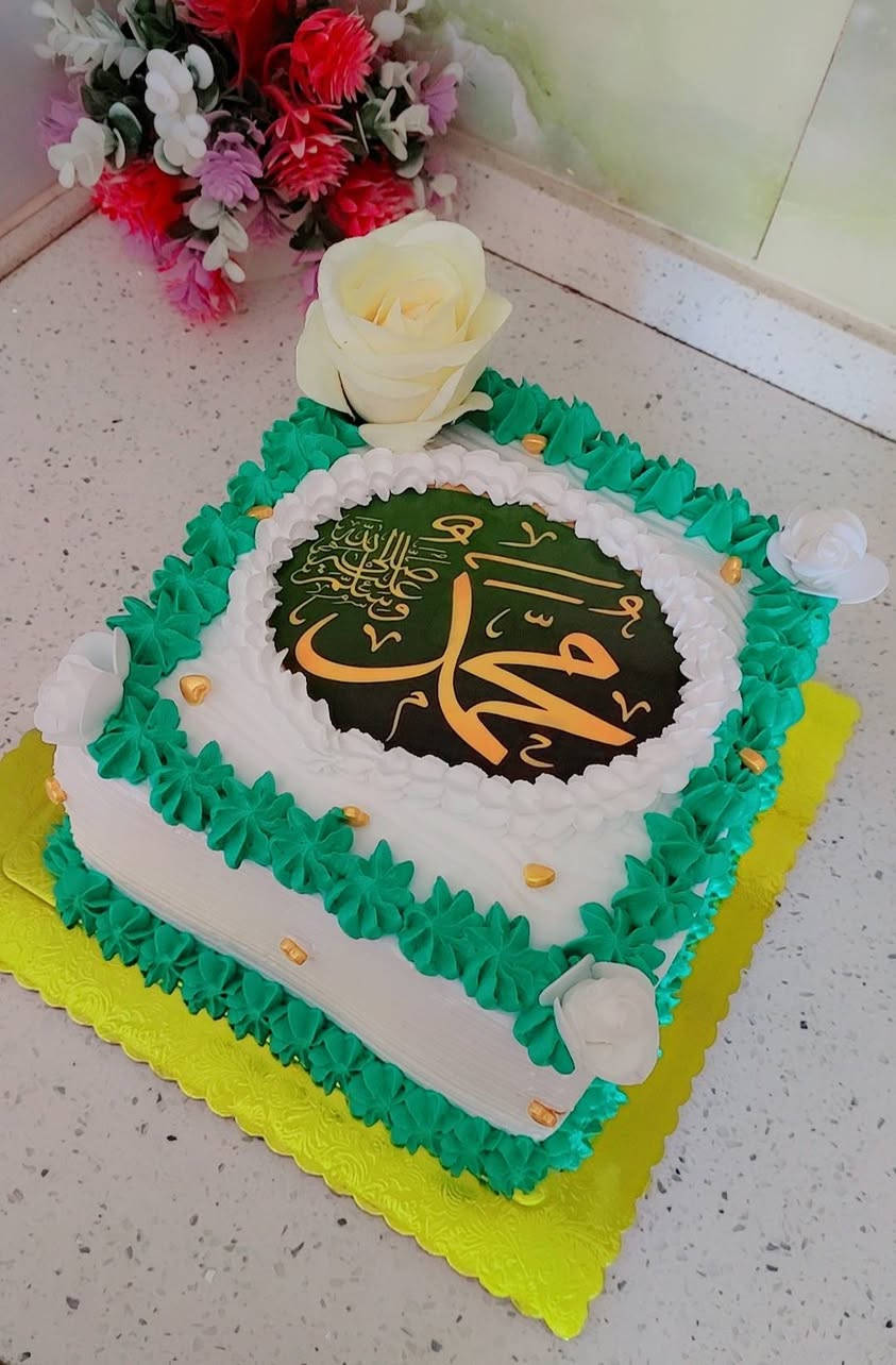 السلام عليكم تجهيز كيك بكافة الأنواع للحجز والاستفسار واتساب ***********
