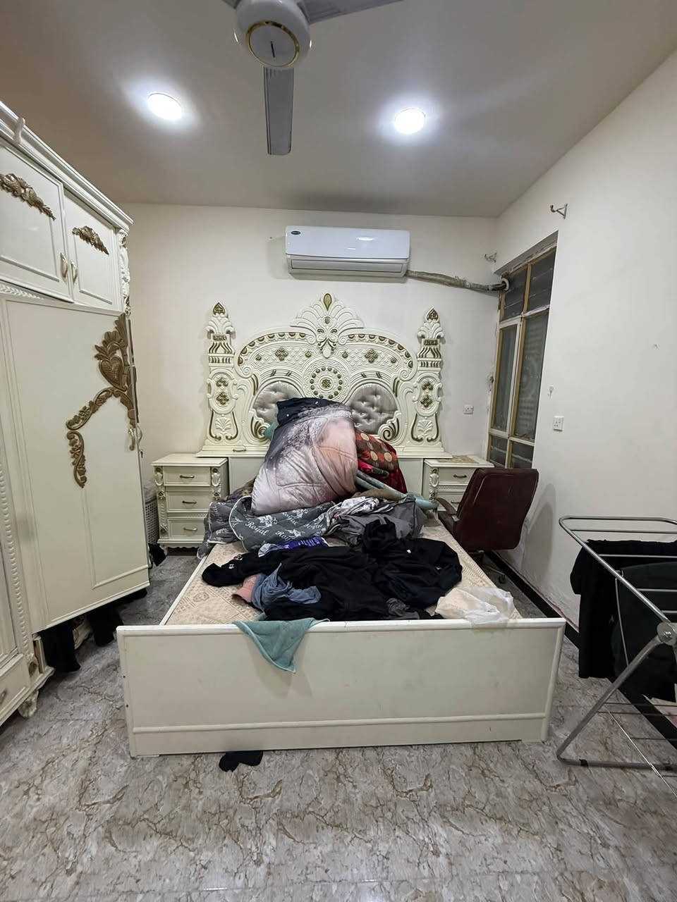 السلام عليكم غرفه عراقيه شغل درجه أوله ضخمه استعمال قليل مضارها اهواي صارت عليه 3500 لبيع رايدهدها 2250بكاني الشعب ‭+964 773 887 4870‬

