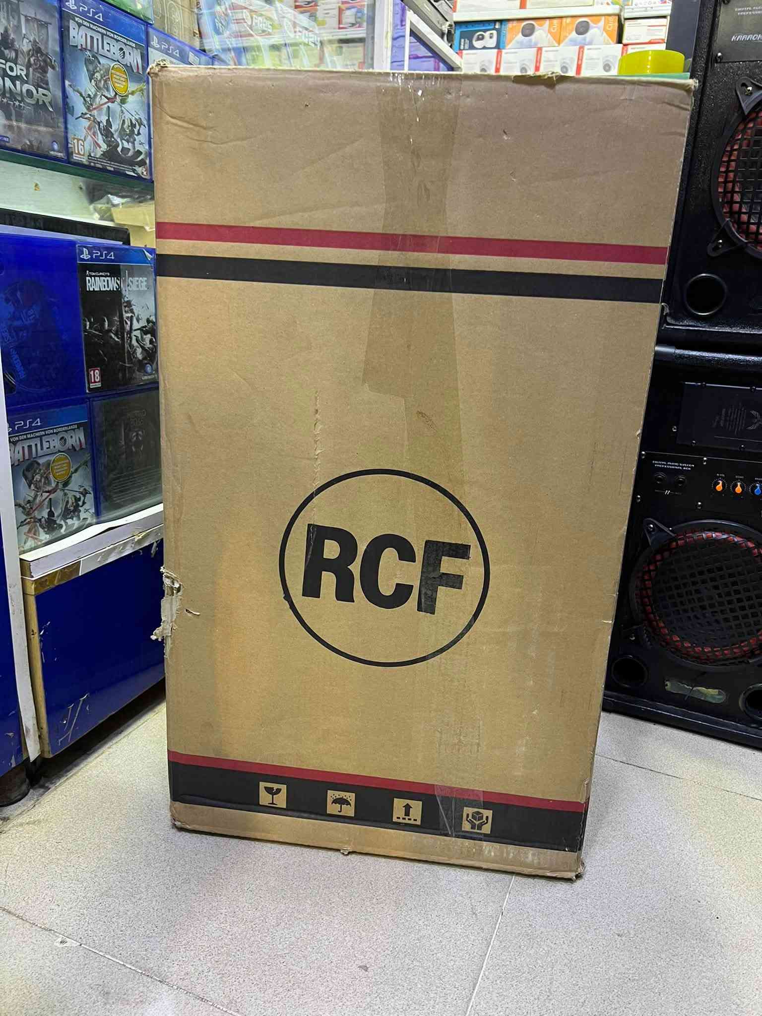 منظومه كامله جديده لوك بالكارتون كلشي جديد جهاز مكسر ايراني خطين مع زوج سماعات RCF. 12 انج جديد مع مايك و كيبلات توصيل موجود ***********
