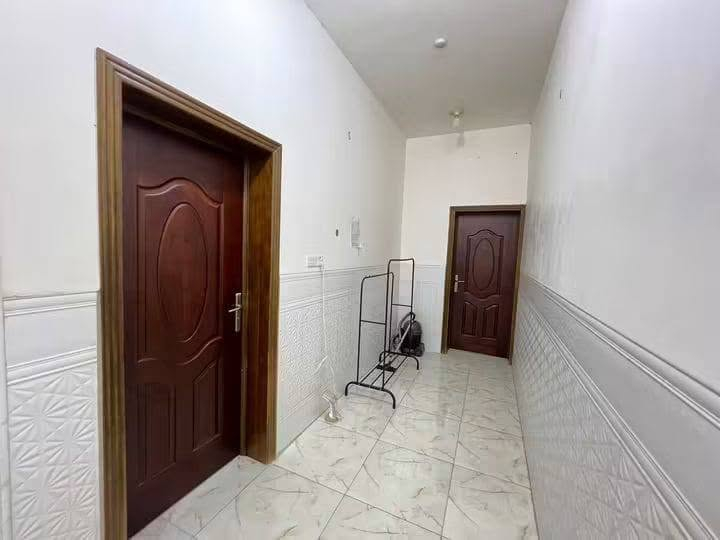 بسم الله الرحمن الرحيم
دار سكن للبيع للبيع في السماوه
حي النفط الطابو الطابو 
قريب على البنزين خانه 
المساحه ٢٢٥ متر الواجهه ٧ ونص
طابقين مسلح الدار كلش جديد ومرتب يتكون من 
غرفتين واستقبال ومطبخ وصاله وصحيات داخليه وخارجيه
الثاني / غرفه وصاله وصحيات
وباقي التفاصيل مراجعة مكتب الاصالة للعقارات ***********
