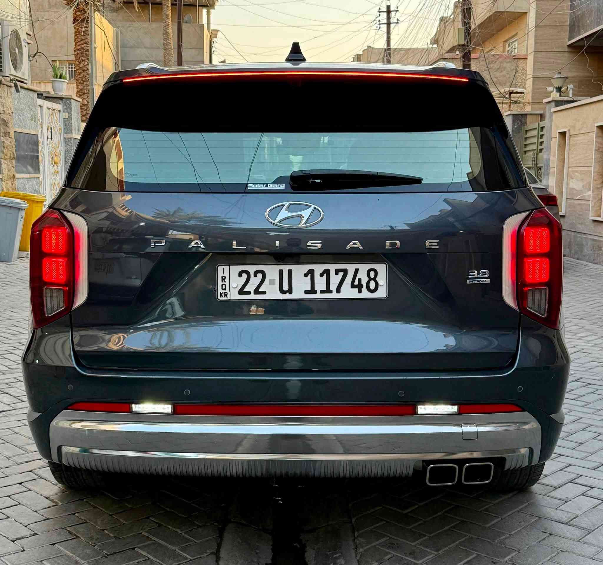 السلام عليكم هونداي بالسايد 2023 كوري فول مواصفات كالكرافي تقديم وترجيع بالبصمة سقف كنتارا اعلى فئة حتى كشنات امامي سياحي vip ومساج داخلية السيارة لون جوزي مميز محرك 6 سلندر بانزين 7 راكب كراسي تدفئة وتبريد والصف ثالث كهرباء ستيرن كهرباء  بردات جانبية دوسات داتاشو 5 كامرات محيطية حساسات محيطية رادار كام داش من شركة تسجيل صورة وصوت انارة ليزرية متغيرة وترحيب ليزري مكفولة من صبغ وتبديل ،
( رقم اربيل بسمي . مكانها بغداد زيونة ) 
للاتصال 📞 ***********
