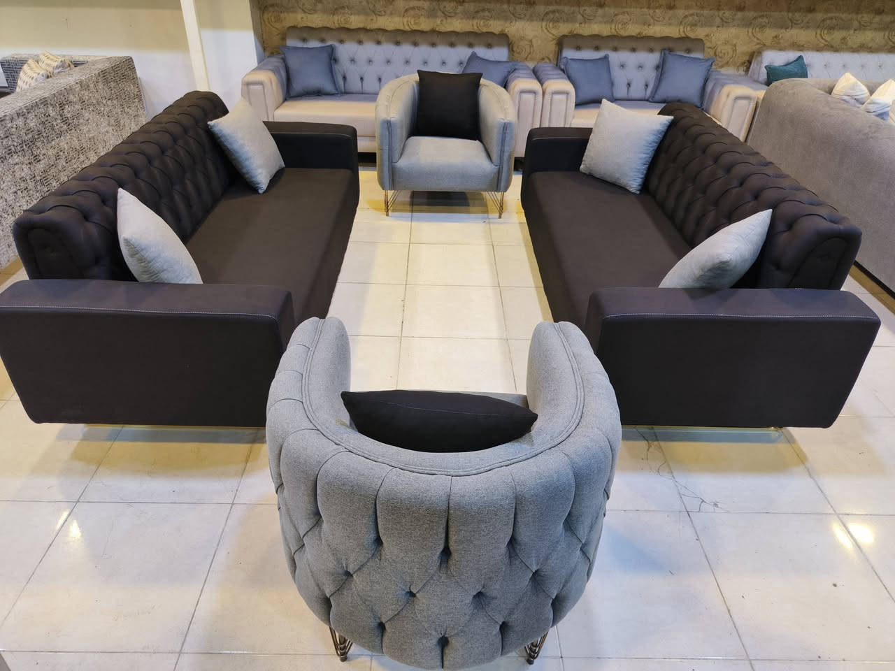 🛋 موبليات لا ماسو 🛋️
تخم تركي مستخدم ٨ نفرات بميزة السرير نضيف جدا بدون أي عيب 

يتوفر توصيل 🚚 الى جميع محافظات العراق
للحجز الفوري راسلنا واتساب☎️:***********  
📍العنوان اربيل سايدين المنارة مقابل سوق اللنكة الجديد مقابل عمارة F
⏰ يومياً من 10 صباحاً لـ 11 ليلاً ‎
