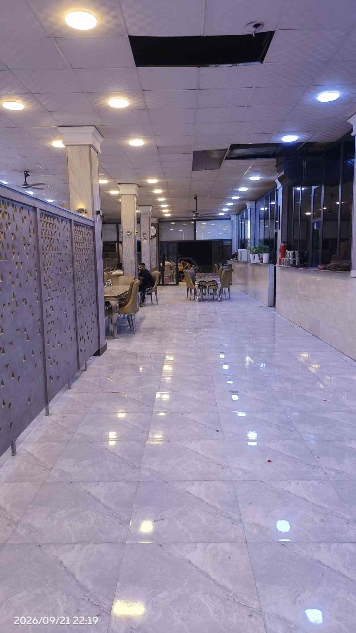 مطعم للبيع يقع في حي الزيتون، طريق سيد محيل، بالقرب من شارع القوس. المطعم مجهز بالكامل ويعمل بشكل ممتاز. للاستفسار، يرجى الاتصال على الرقم: ***********.

نص مكتوب في الصور:
- 2026/09/21 22:20
- 2026/09/21 22:18
- 2026/09/21 22:19