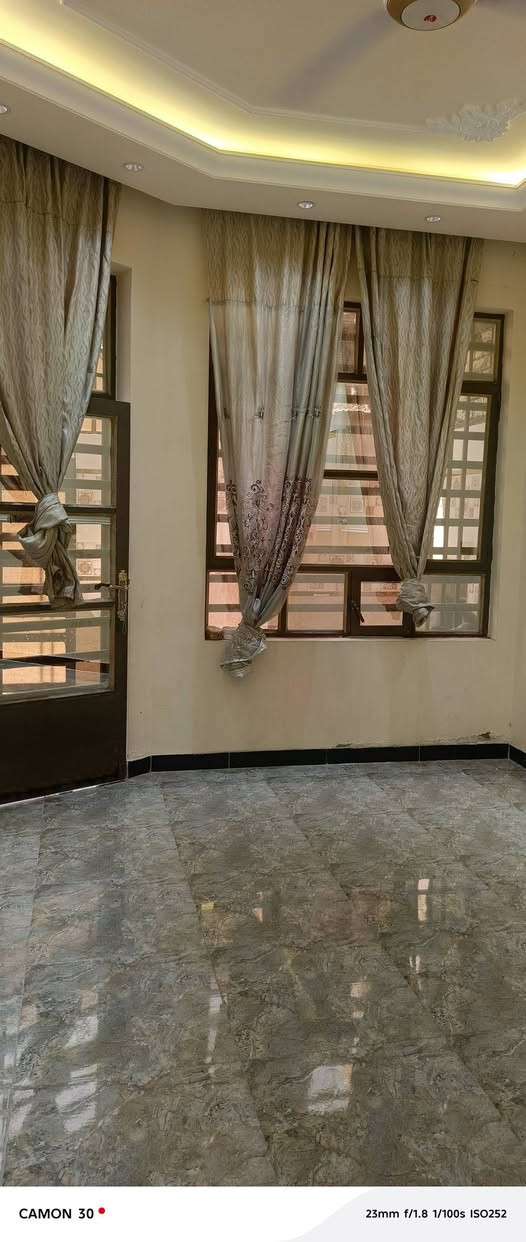 السلام عليكم دار زراعي للبيع في البلديات  خلف المصرف ثالث فرع قريب على الطابو منطقة العلماء المساحة/ ١١٠ م بناء حديث طابقين الطابق الأول جاهز بالكامل والطابق الثاني نقص بياض وكاشي وشتايكر 
للأستفسار/ *********** أتصال + واتساب

نص مكتوب في الصور:
- CAMON 30 23mm f/1.8 1/358s ISO50
- CAMON 30 23mm f/1.8 1/100s ISO189
- CAMON 30 • 23mm f/1.8 1/100s ISO252
- CAMON 30 •
- 23mm f/1.8 1/305s ISO50