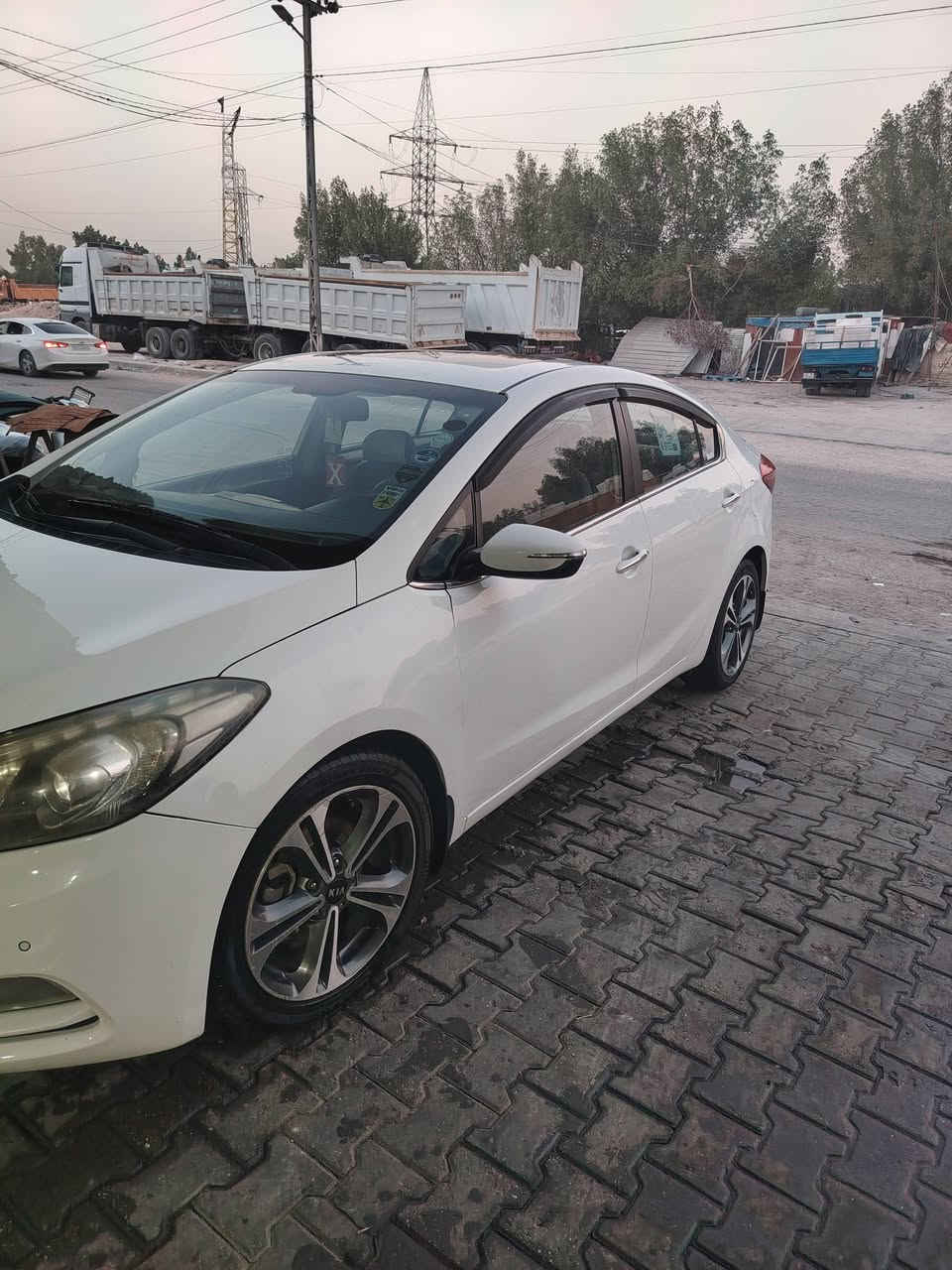 سيارة سيراتو للبيع مديل ٢٠١٦ فول عدة بصمه مكفولة بلا صبغ السعر ١١٨ بيهه مجال قليل رقم مبايل ***********
