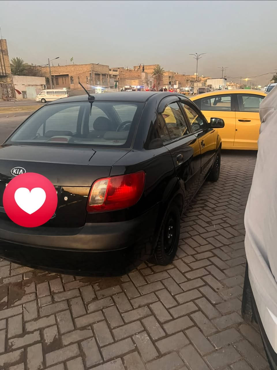 السلام عليكم عندي كيه ريو موديل 2008 سياره مصبوغ عامه صبغ جماليه سياره مكفوله من الظربه والتديل المحرك مكفول والكير مكفول السعر السياره 65 السعر العنوان بغداد مدينه الصدر رقم الهاتف ***********
