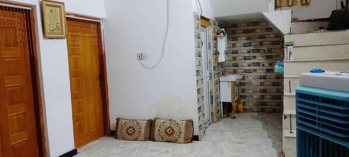 السلام عليكم 
بيت للبيع في العكر وره المحطه القطار، .
مساحة البيت: 200 متر.
السعر: 70مليون وبيه مجال.
للتواصل والاستفسار، الاتصال على الرقم التالي:.......... ‏‪***********‬‏
