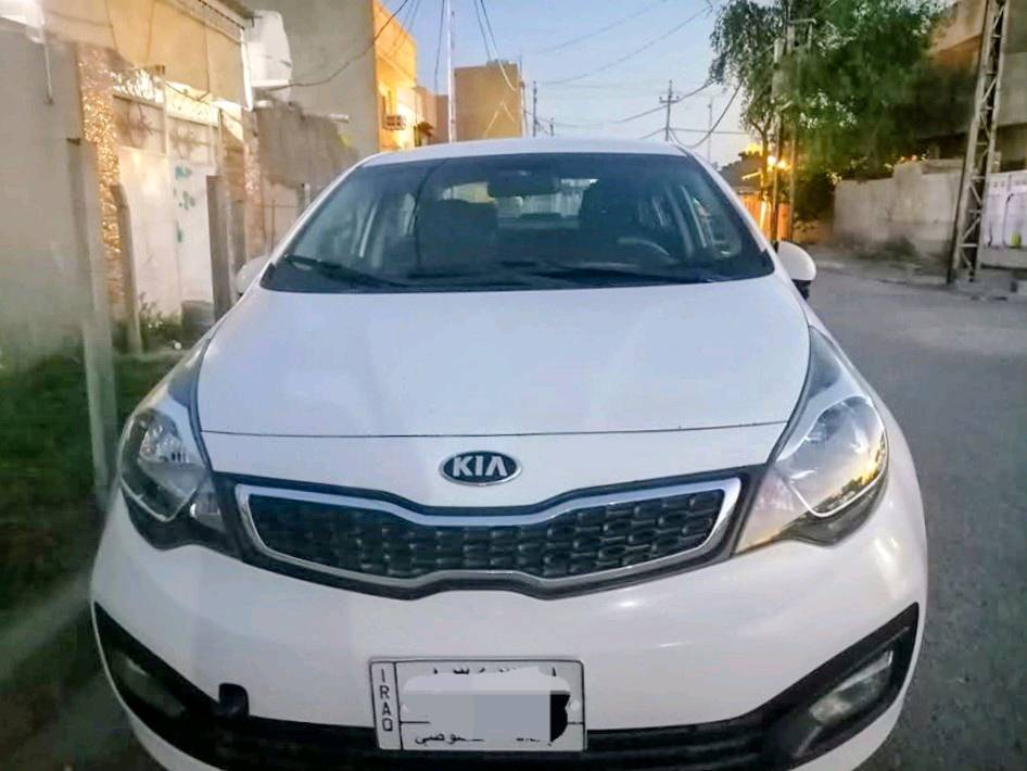 كيا ريو 2014 GDI ماشية 104 ميل بيه ضربة تعديل بارد من جهة اليمنى للباب الخلفي كامل المواصفات السعر87 وبيه مجال للشراي بسيط
شنو القير بالضبط: توماتيك لو عادي؟ وشنو سعة المكينة/الفئة كاملة (LX/EX أو غيرها)؟: 
كير اوتماتيك اعلى فئة  المكينة 1600 sx
الضربة اللي بباب الخلفي اليمين، هل فقط صبغ وتعديل لو واصلها للشاصي/الأيربگ؟: 
الضرر باب فقط 
شلون حالتها ميكانيكياً: الماكينة، القير، المكيف، والگومات؟ بيها أي ملاحظات أو أصوات؟: 
نظيفة 
الأوراق شلونها: الاستمارة/الملكية جاهزة؟ وتحول باسم المشتري مباشرة لو لا؟: 
السنوية باسمي تحويل ثاني يوم 
وين موقع السيارة حالياً؟ وإذا أكو مجال للفحص، بأي منطقة تفضّل يجي الشراي؟: 
المحمودية 