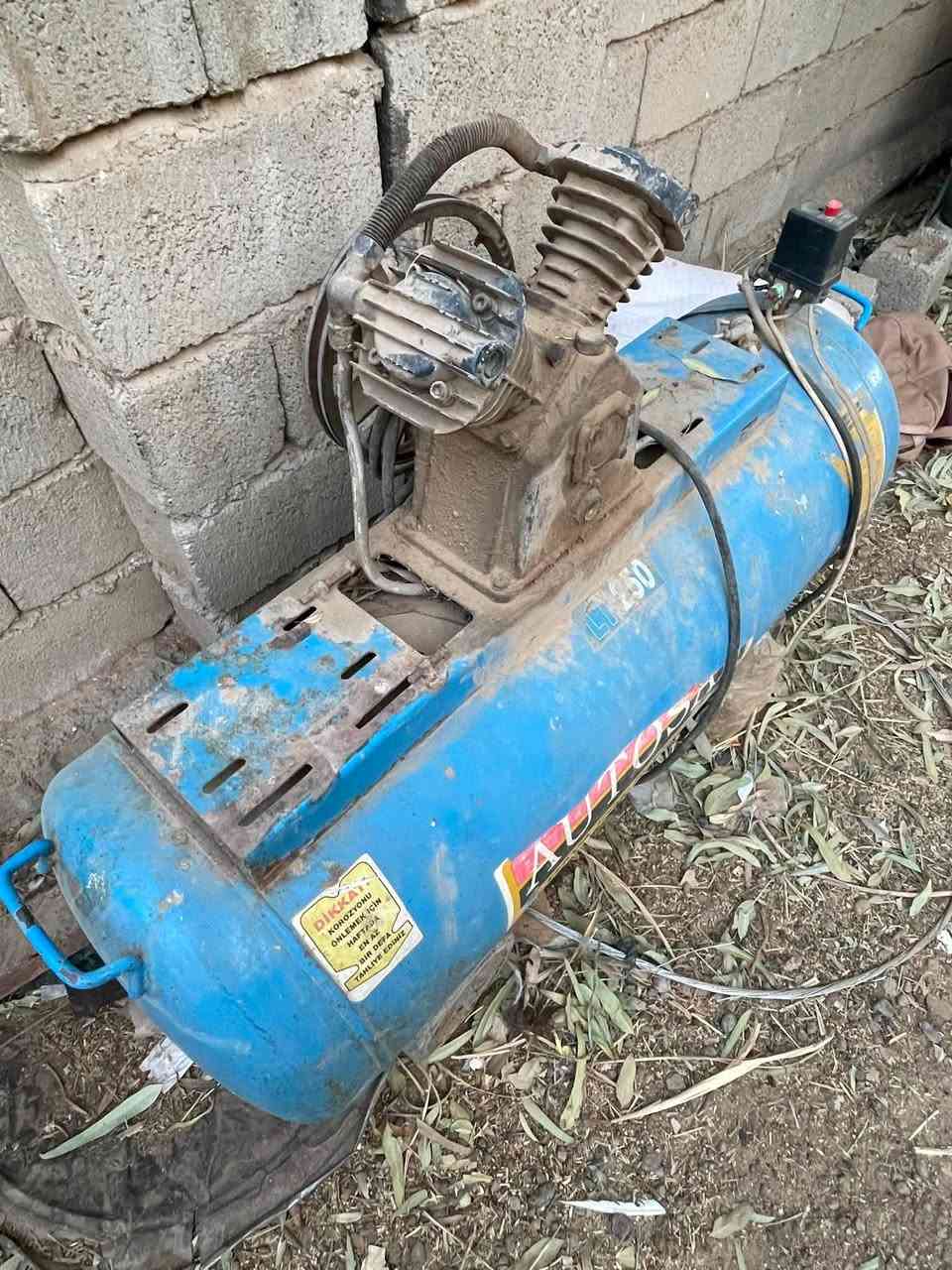 سلام عليكم كمبريسر للبيع حجم 250 بستمين جديده بس يرادلهه ماطور
عنوان بغداد ناحيه الوحده
السعر والاستفسار ***********
