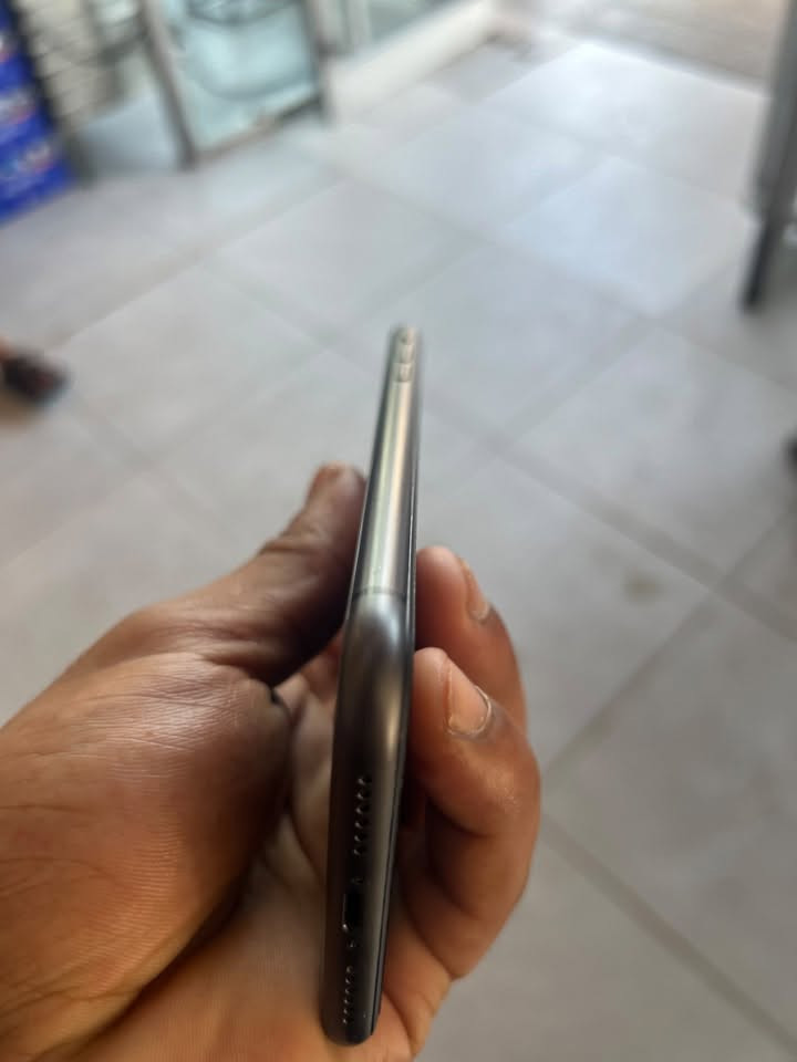 ‏iPhone 11 نظيف كامل ملحقات ويا كرتونة بدل بطارية السعر 225 تواصل خاص
***********
