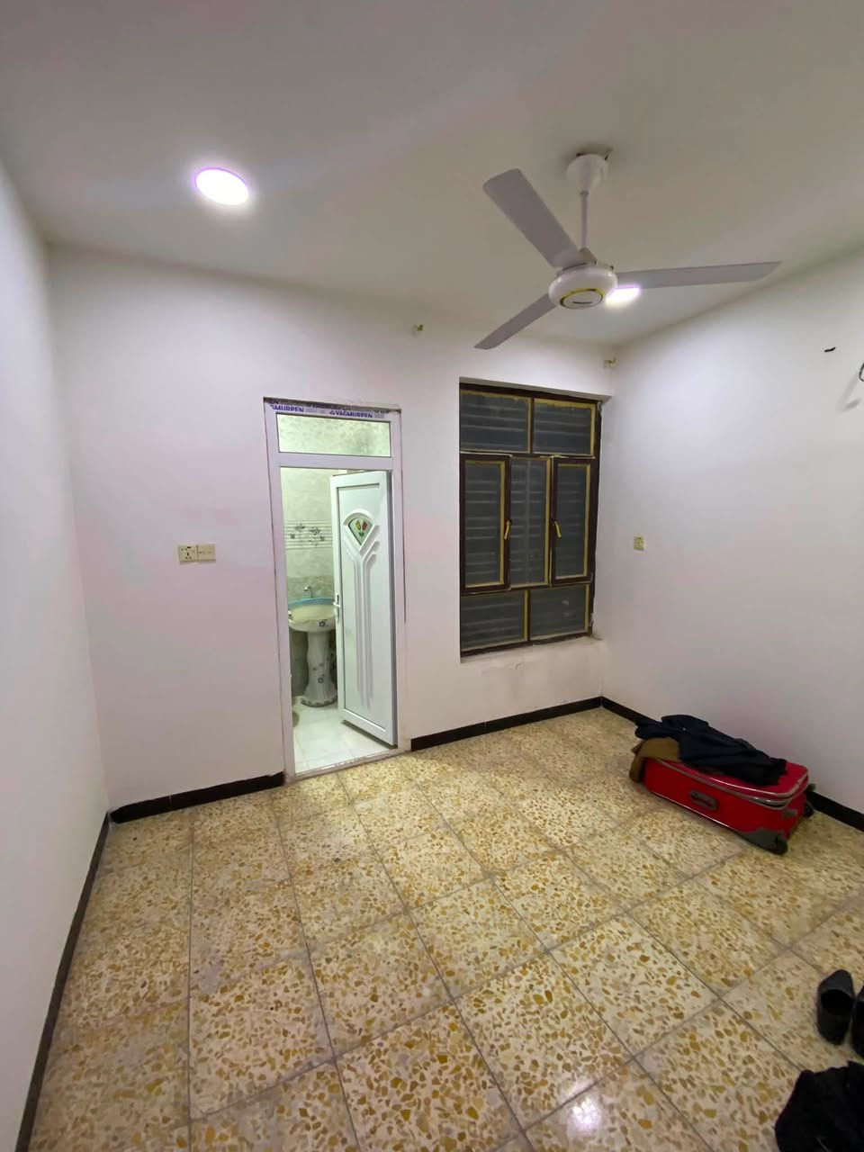 🔥🏡 للإيجار في السيدية – مربع الاقتصاديين 🏡🔥
📐 مساحة 50م

✨ دار سكني مرتب ومناسب للعوائل

🔹 غرفتين نوم 🛏️

🔹 صالة مريحة 🛋️

🔹 مطبخ 🍳

🔹 خدمات صحية 🚿

💰 السعر: 750 ألف دينار فقط

📞 للاستفسار والحجز:

***********

 #للايجار #السيدية #مربع_الاقتصاديين #عقارات_السيدية #عقارات_بغدا
