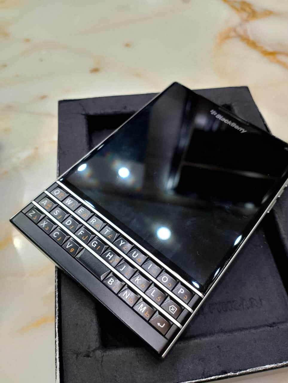 بلاك بيري باسبورد BlackBerry Passport
الجهاز شبه جديد غير مستخدم 
مع كامل الملحقات الاصلية وحتى الكاتلوك
السعر : 500 الف
مكاني بغداد - للتواصل خاص او *********** واتساب
