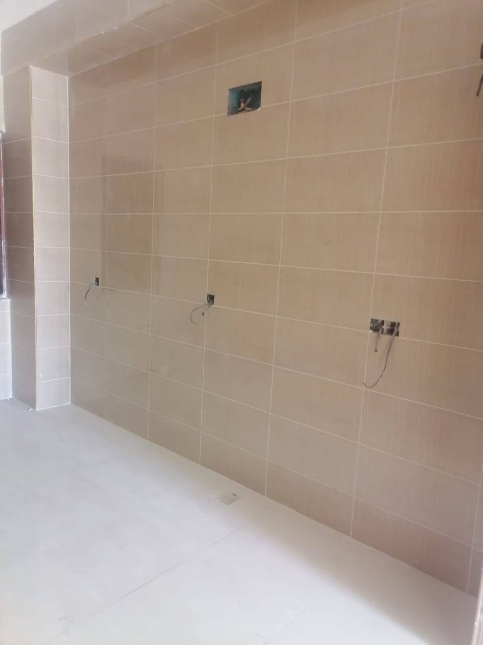 السلام عليكم كادر سيراميك ارضيات جدران شغل تسليم مهندس ***********
