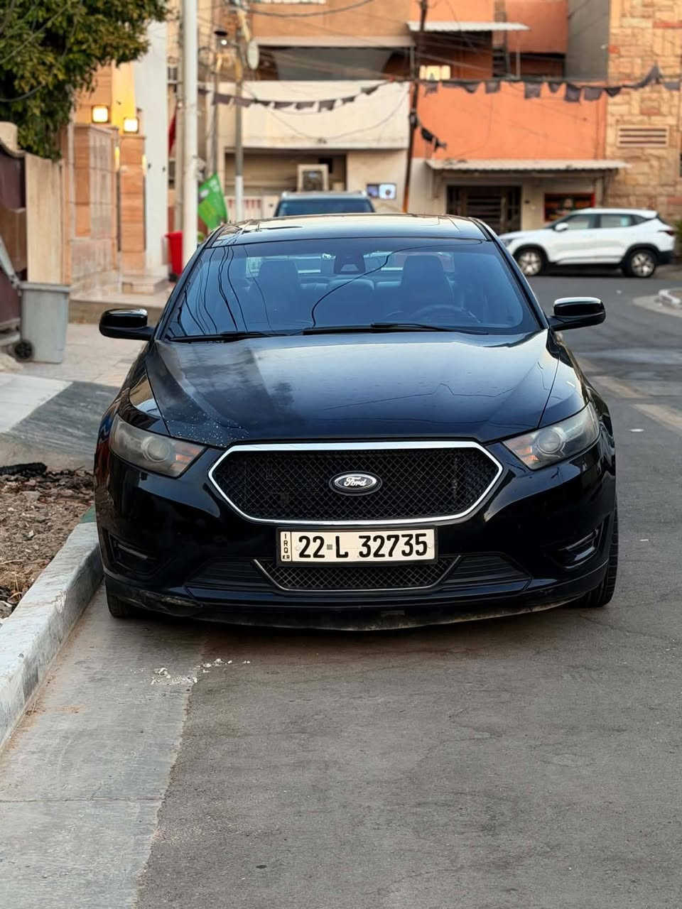 فورد تورس2014  ( SHO ).   خليـــجيي رقم اربيل ماشيه 163km
فول مواصفات اعلى فئه 
كفاله عامه  لون اسود. 
ربع بنيد فقط كلير بدون حادث اثر جراد 
فتحة سقف.
 شاشة  SONY لمس كبيرة تدعم نظام الملاحة (الخرائط) وكاميرا خلفية مع حساسات.
 نظام صوتي احترافي (Sony).
 كراسي جلد أصلية (بصمة SHO) مع ميزة التدفئة والتبريد والخزن.
 تشغيل عن بعد + بصمة أبواب وبصمة تشغيل.
 رادارات جانبية ونظام تنبيه النقاط العمياء.
 ويل  20 فئة السبور.
 إضاءة داخلية محيطية متعددة الألوان.
دواخل  اسود   
الدواخل:7الوان لد تحكم بلادي من الشاشه 
بصمة ابواب وبصمة تشغيل  - باسوررد باب
وسادات هوائية + رادار امامي وخلفي + حساسات
بردة خلفي 
بغداد للاستفسار    ***********
