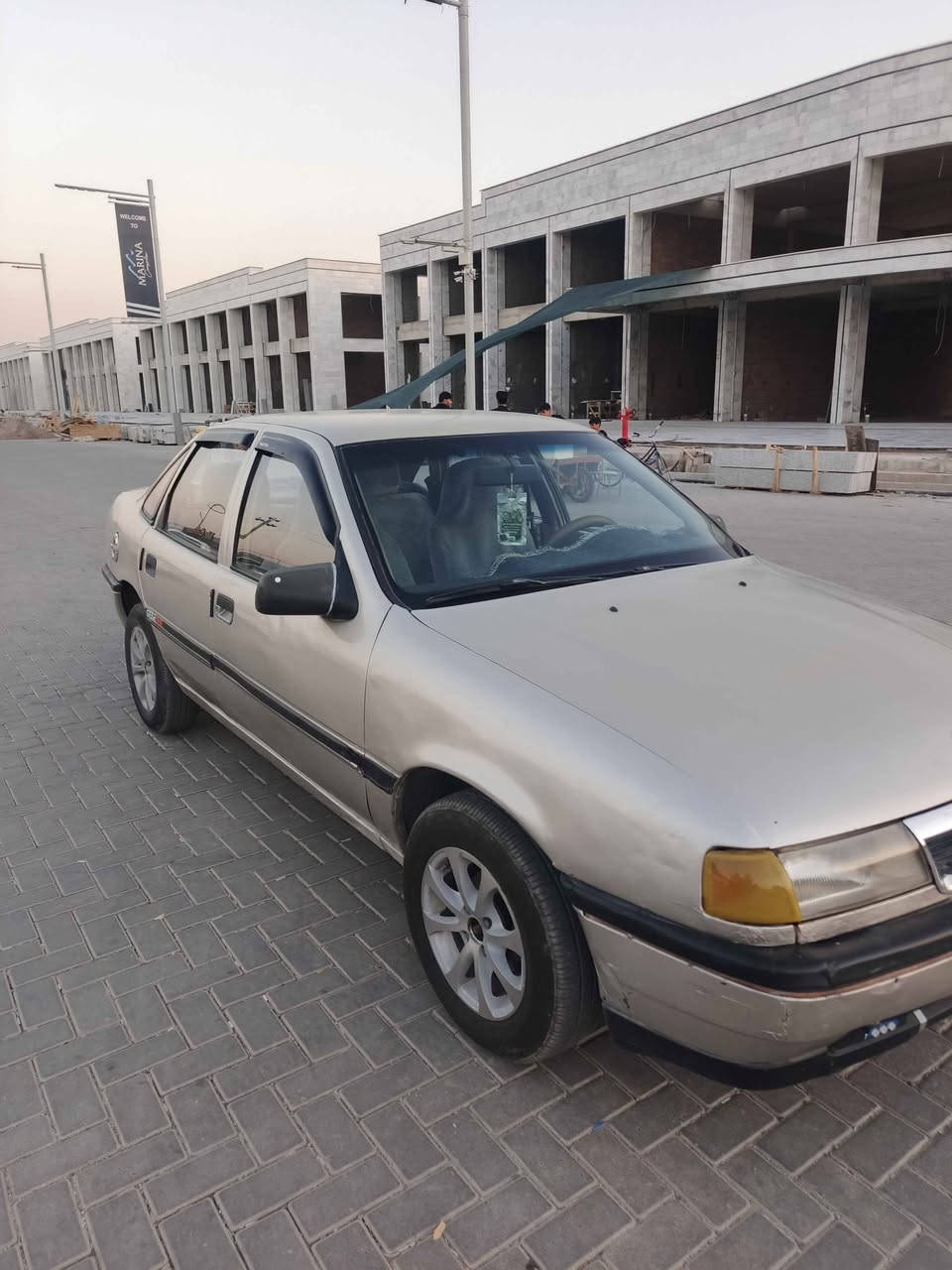 اوبل فيكترا..
موديل 1990

سه نه ويو حاسيبه به شه رت.. 

مه كينه ي 18گير عادي

گيرؤ مه كينه ي به شه رت 100فيته ر..

جوارتايه ي لوكي له ژيره

بيشو دواي كه بس ضه ربه ي نيه
سه ياره كه به جواني ماوه ته وه

سه كنو لايت و به ك لايت به شه رت

ايشاره ت و گلوبي ناو شاشه به شه رت ايشه كا..

گه رموو ماسيحه ي ايش اكات
كاره باي و هه موو شتيكي مه زبو طه..

به رگه كوشني تازه يه گاعي تازه..

غيساو رزيؤؤي نيه....

كاره باي به شه رت..
سعر 21 $

شؤين كلار

*********** Santa Clara, CA
