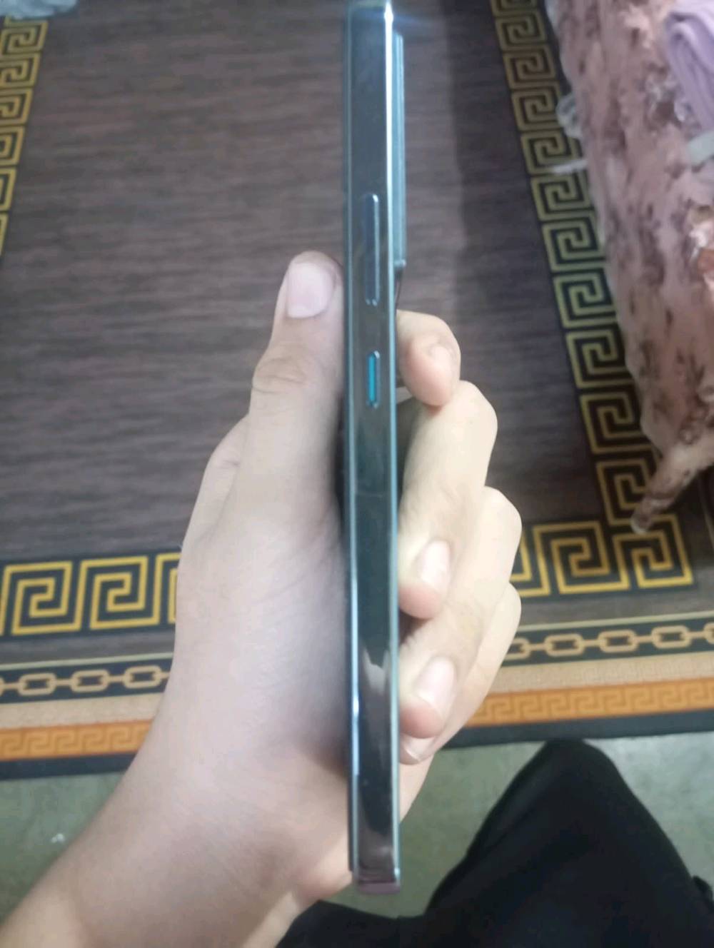 تلفون infinix GT20Pro نسخة العاب وتصفح الذاكرة256 كيكا العشوائية 12+12 يعني 24 كيكا حهاز جداً قوي 144 هرتز 120 فريم جهاز بلادي مامفتوح بطارية انسى الشحن هاي الفطر مو شاشة هاي ضد الكسر جهاز فول بلادي الكسر الي بالكامرة هذا فقط جام سعرة 10 الاف ما مأثر لا عالكامرة ولا عالفلاش كلة شغال سعرة 350,000 شاحنة اصلي 45 واط يجي ويا