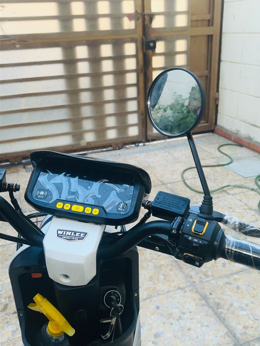 دراجه ار9 
بطاريات شهر واحد مستخدمات 
5بطاريات 32امبير 
بصمه سويج كارت 
بيه نضام السرقه 
السعر 500 وبيعه مجال قليل 
العنوان بغداد 
***********
موديل 2026 
