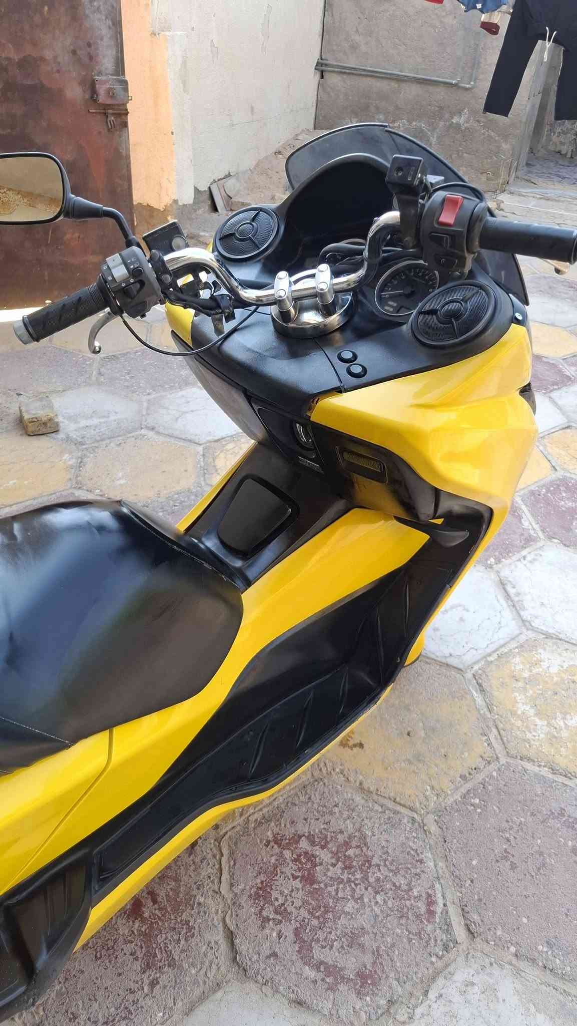 يالله للبيع فورزه 010 ماشيه 37 الف
دراجه كفرها نضيف كلش مابيه
 لا كسر ولا زلغ ناضفته 95/100
تخم تاير جديد دسك امامي خلفي جديد
مكينه ناعمه ونشطه كلج توني. مبدله اصلي
مكينه بيه خيط تبخير بس وقت تشغيل دخن لمن تحمى تكطع
السعر ٨٠٠ وبيها مجاال للشراي
الناصريه مركز ***********
